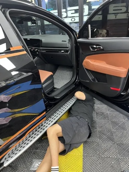 울주군 스포티지 NQ5 페이스리프트  크롬 딜리트, 블랙 엠블럼,순정 사이드 스탭 시공 | 🚗     크롬딜리트 하나로 분위기 달라진 NQ5 페이스리프트 / 울산광역시 울주군