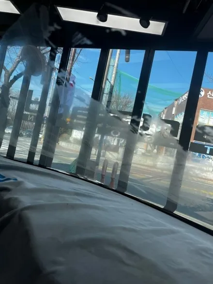 테슬라 썬팅 재시공 / 테슬라 모델s 썬팅 재시공 / 솔라가드 새턴 전면 30%, 측후면 10%, 썬루프 차콜 6% / 📮 테슬라 오너님들 이글 보면 썬팅 바로 하실껄요?? / 울산광역시 울주군
