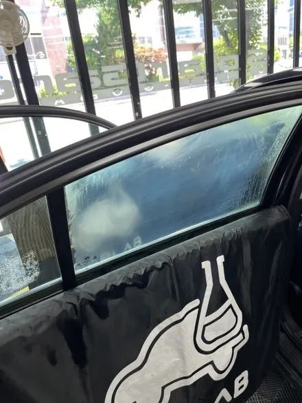 망양 제네시스 전체 썬팅 재시공｜전면 32%·측후면 13% 솔라가드 차콜 | 🚗 열차단·시야·고급감 모두 업그레이드! / 울산광역시 울주군