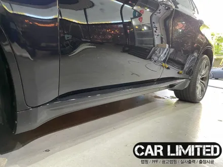 BMW X6M 사이드스텝 랩핑 시공 / 에이버리 슈프림 유광 화이트 / 인천랩핑 / 구월동랩핑 / 랩핑 / 카 리미티드[CAR LIMITED] / 인천, 부평, 부천