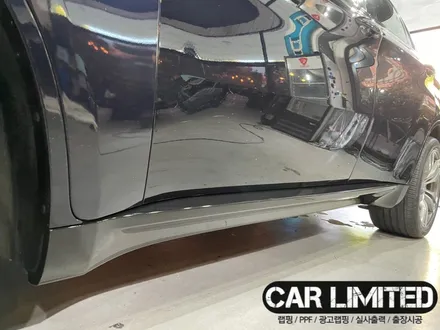 BMW X6M 사이드스텝 랩핑 시공 / 에이버리 슈프림 유광 화이트 / 인천랩핑 / 구월동랩핑 / 랩핑 / 카 리미티드[CAR LIMITED] / 인천, 부평, 부천