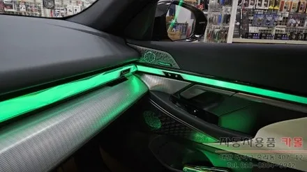 대전 2025 BMW 520i G60 회오리 스피커 커버 엠비언트와 크리스탈 토글 기어노브 세트 그리고 센터 콘솔 크리스탈 엠비언트 시공 / 대전 대덕