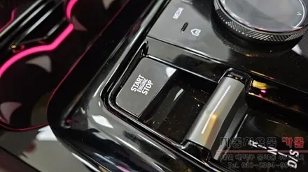 대전 2025 BMW 520i G60 회오리 스피커 커버 엠비언트와 크리스탈 토글 기어노브 세트 그리고 센터 콘솔 크리스탈 엠비언트 시공 / 대전 대덕