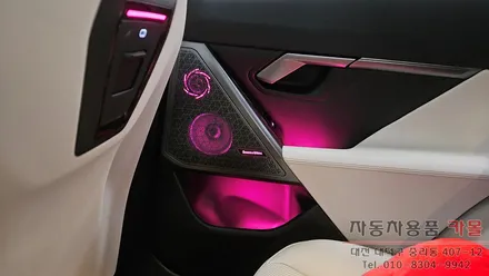 대전 2025 BMW 520i G60 회오리 스피커 커버 엠비언트와 크리스탈 토글 기어노브 세트 그리고 센터 콘솔 크리스탈 엠비언트 시공 / 대전 대덕