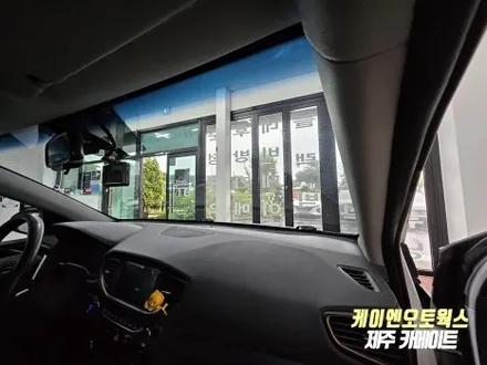 자동차 기존 필름 변색, 뒷유리 뽀글이 기폰 현상이 있다면, 썬팅 재시공 바로 받아야 할때입니다. 아이오닉 나노필름 썬팅 작업 / 제주시 오라삼동