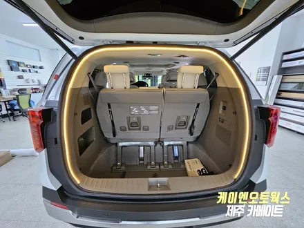 제주 카니발KA4 순정 사이드스텝, 커티쉬 램프(바보등), 트렁크 식빵등 시공 / 제주시 오라삼동