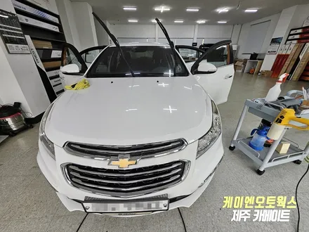 제주 썬팅 재시공 후기, 쉐보레 크루즈 차량 빛바랜 필름지 제거 후 나노필름 NF4 틴팅 / 제주시 오라삼동