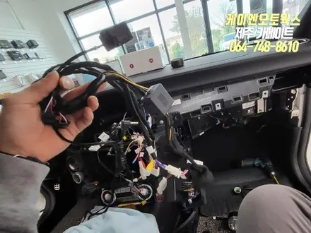 벤츠 CLS350 고장난 올인원 네비 탈거 후 새제품으로 교체 작업 / 자동차 안드로이드 올인원 네비 설치 / 제주시 오라삼동
