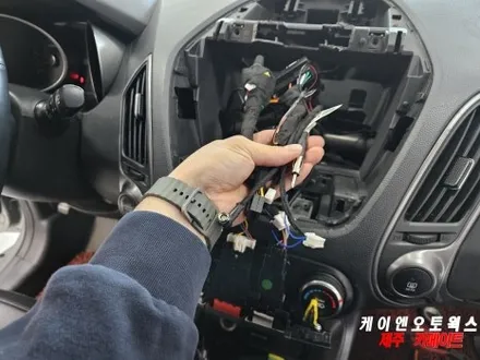 투싼IX 안드로이드 올인원 네비 재설치 작업 - 핸들 리모컨, 카메라 오작동 문제 해결! / 제주시 오라삼동