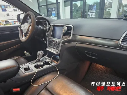 지프 그랜드 체로키 비노출 엠비언트 RGB 핸드폰 앱 제어 시공 후기 / 제주시 오라삼동