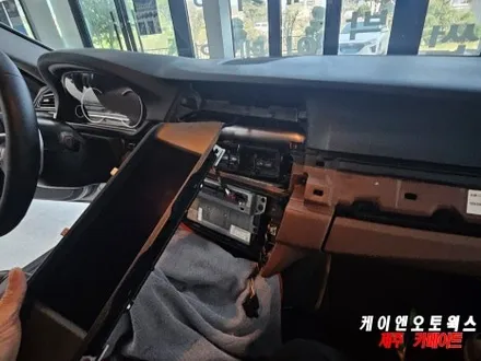 BMW 5시리즈 안드로이드 올인원 장착, 끈적이는 도어 손잡이 부품 교체 작업기 / 제주시 오라삼동