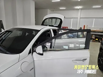 아이오닉 보라빛 변색 필름, 레이노 프레스토 R1 열차단 틴팅지 썬팅 재시공 / 제주시 오라삼동