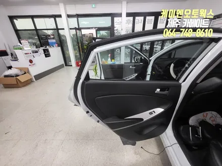 제주 엑센트 레이노 프레스토 R1 열차단 썬팅 재시공 작업 / 제주시 오라삼동