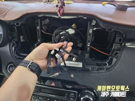 올뉴쏘렌토 순정 네비게이션 탈거 후 케이픽 안드로이드 올인원 네비, 후방카메라 설치 / 제주시 오라삼동