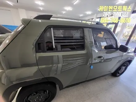 제주 캐스퍼 레이노 프레스토 R1 썬팅, 현대 모비스 LQ3000 블랙박스, 아이볼트 미니 보조배터리 설치 / 제주시 오라삼동