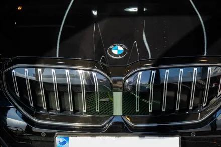 부산랩핑 bmw g60 520i 신형 5시리즈 그릴 크롬죽이기
