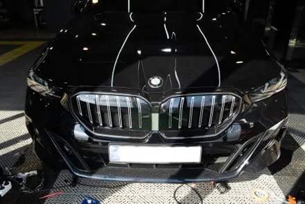 부산랩핑 bmw g60 520i 신형 5시리즈 그릴 크롬죽이기