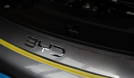 부산 BYD 아토3 크롬죽이기 엠블럼 랩핑까지 (명지 에코델타) / 부산 명지동