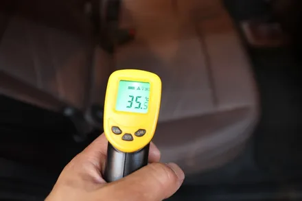 천안실내튜닝샵 리앤뉴에서 BMW IX1, 벤츠 EQA 2열 열선시공한 후기 보여드립니다 아산 수원 동탄 안산
