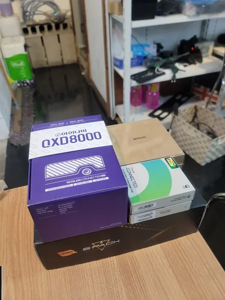 아우디 A4 아이나비QXD8000 블랙박스와 보조배터리를 함께 시공합니다 / 구미, 대구