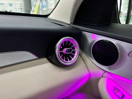 w205 C클래스 송풍구 엠비언트라이트(벤풍구)로 감성있는 실내분위기 조성하기