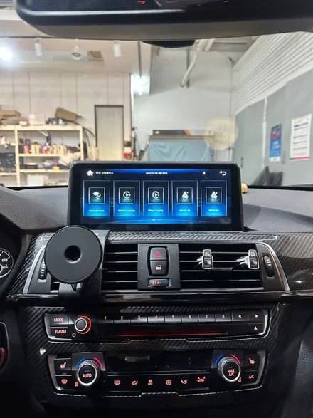 BMW M4 컨버터블 터치카플레이 시공으로 더욱 편리하게 사용하여보세요 / BMW / M4 / 구미, 대구