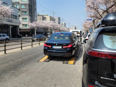 BMW 520i 임페리얼 블루, 신차검수 솔라가드썬팅 보조배터리 방음 유리막, 발수코팅 완벽 시공 \'송파구 신차패키지\' / 서울 광진구, 중곡, 건대