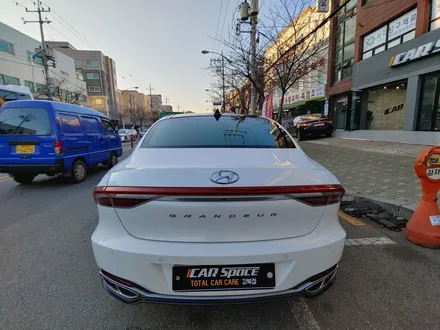 광진구 신형 그랜저 화이트 크림 본네트,보닛,후드 PPF 생활보호 패키지 시공으로 완벽 깔끔! / 서울 광진구, 중곡, 건대