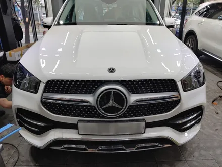 화이트 * GLE 4MATIC  퀀텀 + 옵틱글래스 + PPF + 유리막 레이어링 + 휠코팅 + 보조배터리 + 블랙박스 + / 서울 광진구, 중곡, 건대