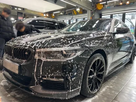 BMW M5 사고 후 전면유리교체, 틴팅, 랩핑 재시공으로 차량 회복해주기 \'동대문 신차패키지 보험수리\' / 서울 광진구, 중곡, 건대