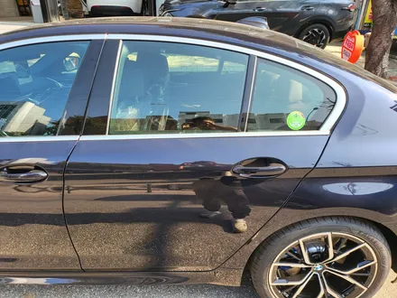BMW 530i 임페리얼 블루, 신차패키지+크롬딜리트 완벽 출고 / 서울 광진구, 중곡, 건대