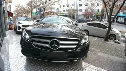 안정성과 주행 퍼포먼스로 두 마리 토끼를 잡은  벤츠 E300 4MATIC 출장 신차검수! / 서울 광진구, 중곡, 건대