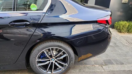 BMW 520i 임페리얼 블루, 신차검수 솔라가드썬팅 보조배터리 방음 유리막, 발수코팅 완벽 시공 \'송파구 신차패키지\' / 서울 광진구, 중곡, 건대