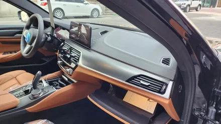 BMW 520i 임페리얼 블루, 신차검수 솔라가드썬팅 보조배터리 방음 유리막, 발수코팅 완벽 시공 \'송파구 신차패키지\' / 서울 광진구, 중곡, 건대