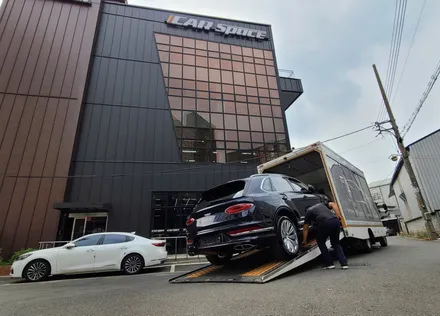 카스페이스 본사에 벤틀리 SUV 벤테이가 입고되다! / 서울 구로 영등포