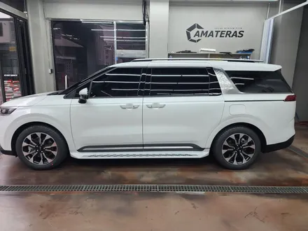 4세대 카니발 화이트 베이직신차패키지 썬팅 티나인R70 블랙박스 파인뷰LX7700 카니발엠보싱 튜온사이드스텝_김포카스 / 김포시 장기동