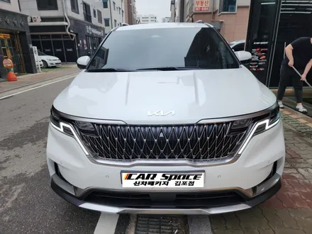 4세대 카니발 화이트 베이직신차패키지 썬팅 티나인R70 블랙박스 파인뷰LX7700 카니발엠보싱 튜온사이드스텝_김포카스 / 김포시 장기동