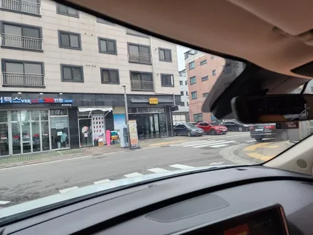 4세대 카니발 화이트 베이직신차패키지 썬팅 티나인R70 블랙박스 파인뷰LX7700 카니발엠보싱 튜온사이드스텝_김포카스 / 김포시 장기동