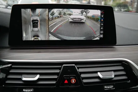 BMW 5시리즈 530i 어라운드뷰 옵션이 없는 차량으로 고민이 된다면 순정스타일 초고화질 순정 연동형 SVUE!!