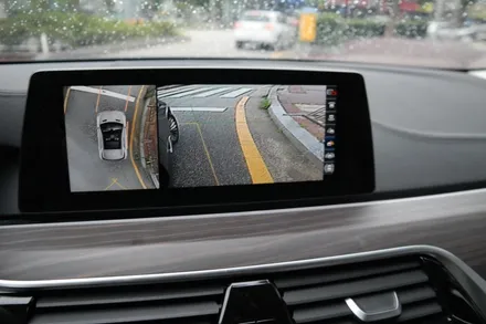 BMW 5시리즈 530i 어라운드뷰 옵션이 없는 차량으로 고민이 된다면 순정스타일 초고화질 순정 연동형 SVUE!!