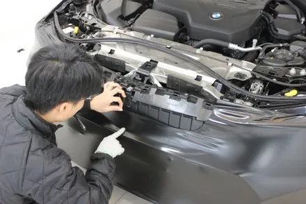 안산랩핑 3시리즈 320i 사틴블랙 사고로 인한 앞범퍼 부분랩핑 / 화성 동학산1길