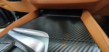 BMW  G30 5시리즈 실내 무광 카본랩핑으로 하이그로시  얼룩을  지워보자 !