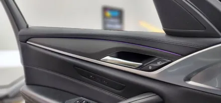 BMW G30 5시리즈 리얼우드트림에서 매트릭스블랙 실내랩핑으로 분위기 UP!