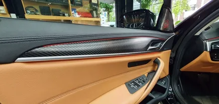 BMW  G30 5시리즈 실내 무광 카본랩핑으로 하이그로시  얼룩을  지워보자 !