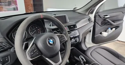 BMW X1 실내 랩핑 사틴블랙으로 선명하게 바꿔보자 !