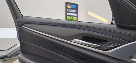 BMW G30 5시리즈 리얼우드트림에서 매트릭스블랙 실내랩핑으로 분위기 UP!
