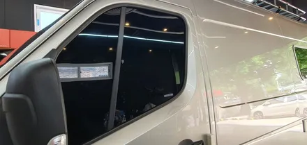 르노마스터 캠핑카 글라틴트 슈어X틴팅으로 멋진휴가를 보내자!