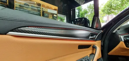 BMW  G30 5시리즈 실내 무광 카본랩핑으로 하이그로시  얼룩을  지워보자 !