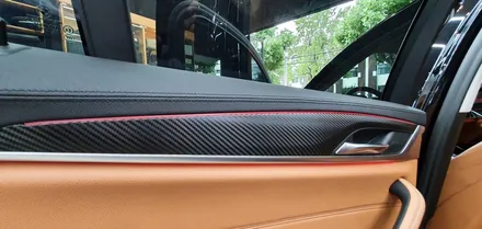 BMW  G30 5시리즈 실내 무광 카본랩핑으로 하이그로시  얼룩을  지워보자 !
