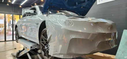 창원 BMW M4 전체랩핑 에이버리 락그레이 스타일 시공!